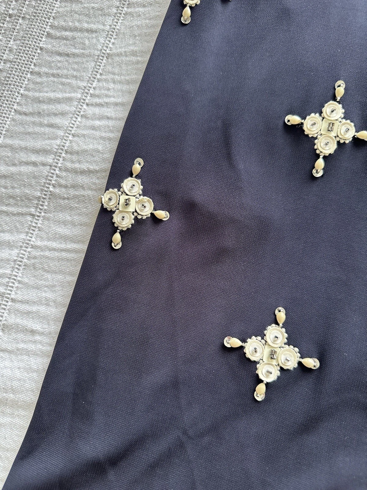 Tory Burch NUOVO SENZA ETICHETTE blu navy avorio impreziosite perline taglia M manica elastica 3 4