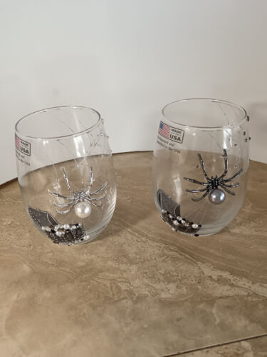wine glasses hand painted/decorated: Signature Series Fantasy Treasure Chest. - Picture 3 of 14