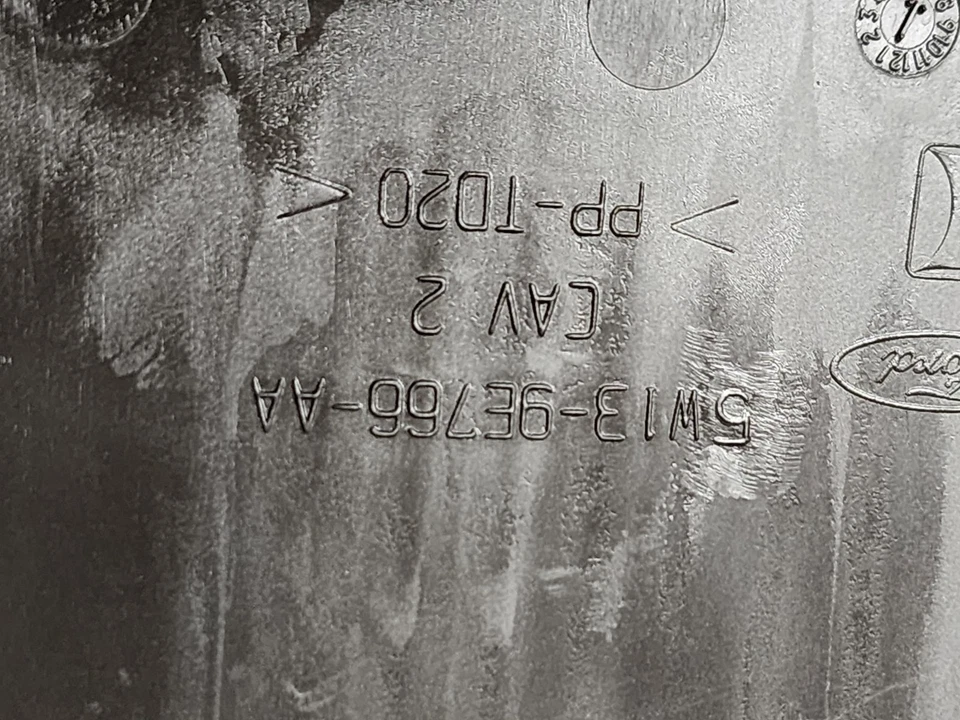 2003-2004-2005-2006-2007 LINCOLN TOWN CAR ENGINE COVER 5W1393766AA - Image 3 of 3