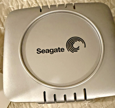 Seagate ST30000CB  External Hard Drive 300GB - USB / firewire Storage 9Y7865-560