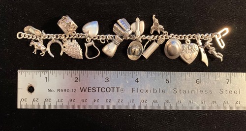 VINTAGE 1940'S WESTERN AMERICANA STERLING SILVER CHARM BRACELET WITH 17 CHARMS - Picture 4 of 4
