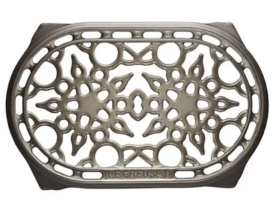 Le Creuset Deluxe Oval Trivet Nutmeg - Retired! Enamelled Cast Iron! Brand New!