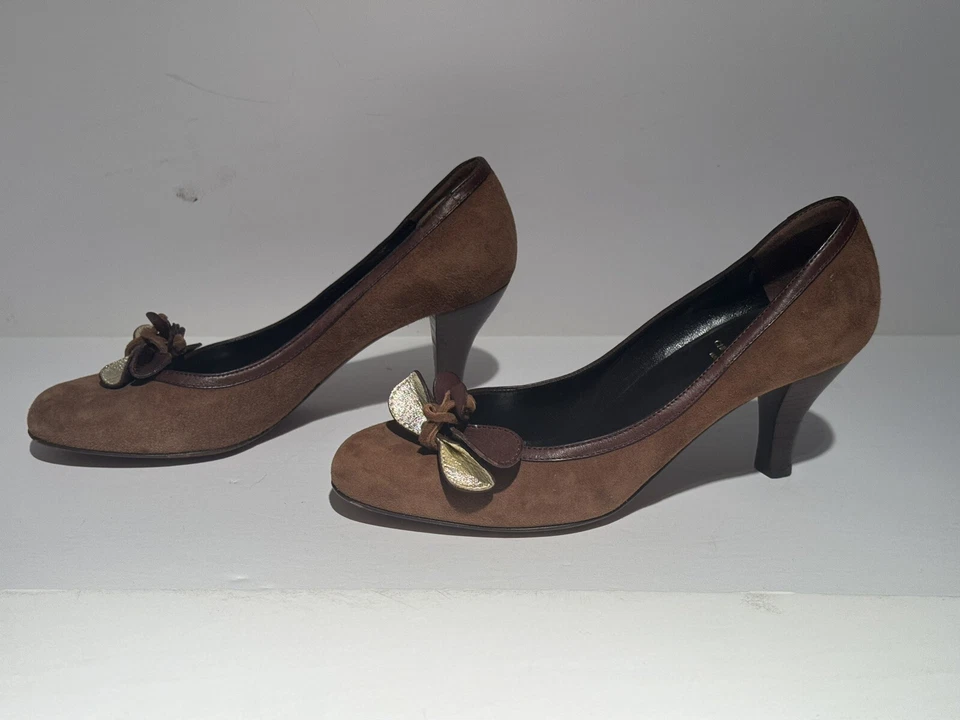 Moschino cheap and chic Brown Suede Floral Bow Pumps ~ Size 6 US / 36.5 ITALY - Image 3 of 4