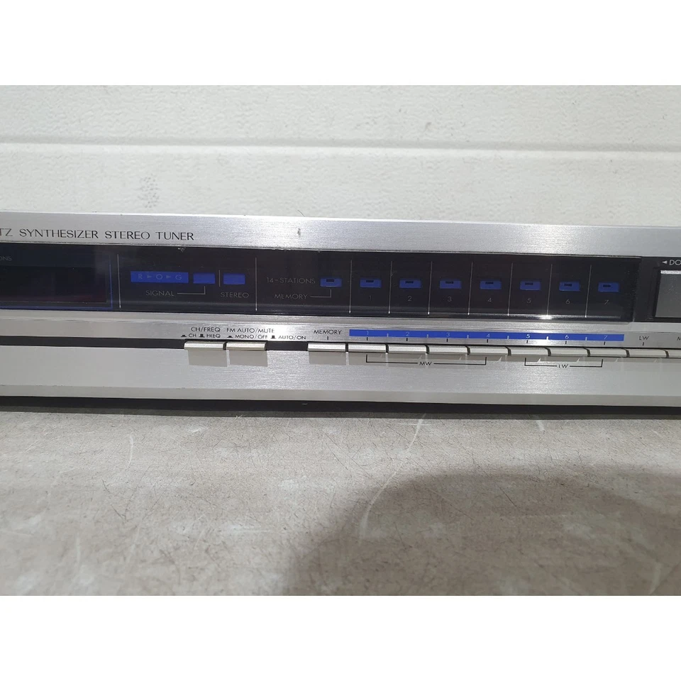 JVC T-X30L Quartz Synthesizer Stereo Tuner Silver FM/MW/LW LCD Display Portable - Image 3 of 4