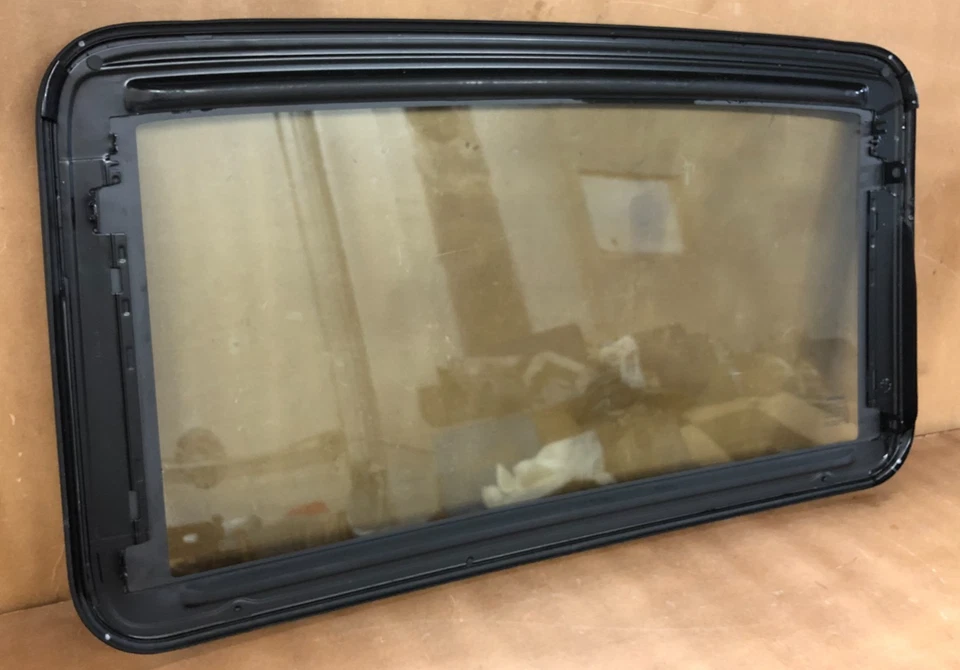 2012 suzuki grand vitara sunroof glass window 2006-2013 sun roof glass - Image 4 of 4