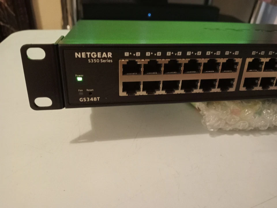 Netgear S350 GS348T - Image 2 of 4
