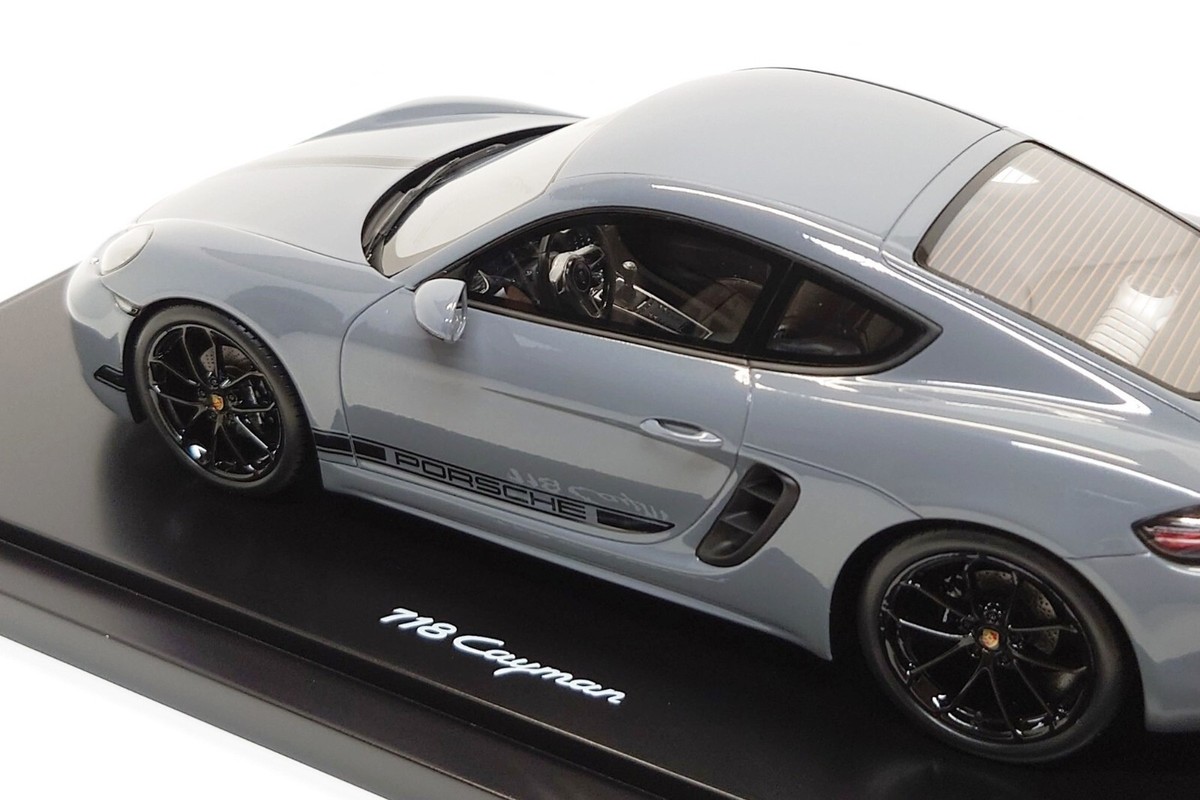 Spark 1:18 Porsche 718 Cayman Style Edition (982) in Arctic