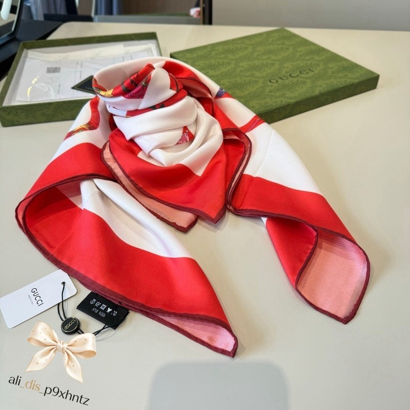  Gucci Floral Twill Silk Red Square Women's Scarf 36×36 in