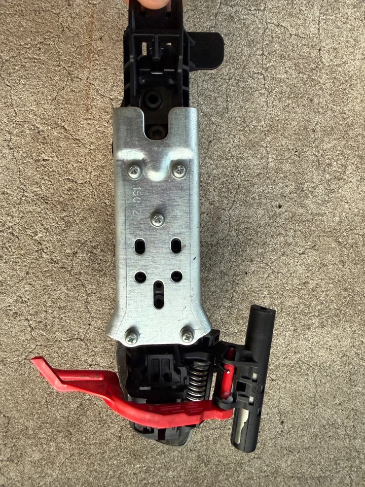 Toyota Corolla 2014-2019 manija de puerta trasera derecha (pasajero) con mecanismo interior Foto 3 de 3