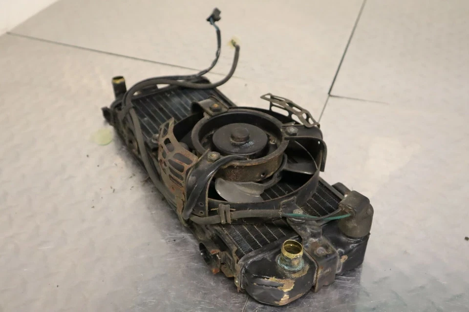 HONDA VT700C VT 700C 1984-1985 RADIADOR CON VENTILADOR 19010-ME9-771 ENVÍO GRATUITO Foto 4 de 4