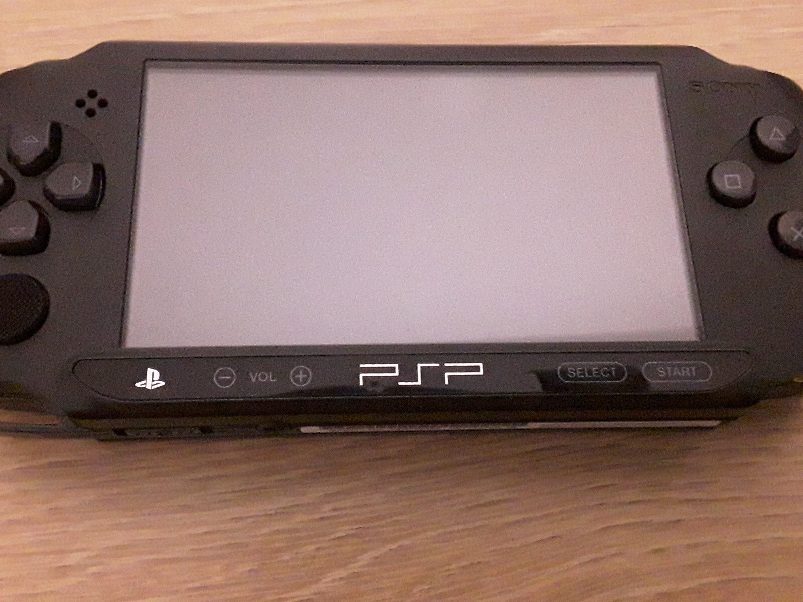 Sony PSPE1004 Console de Jeu Portable Sony PSP + Chargeur + 6 jeux