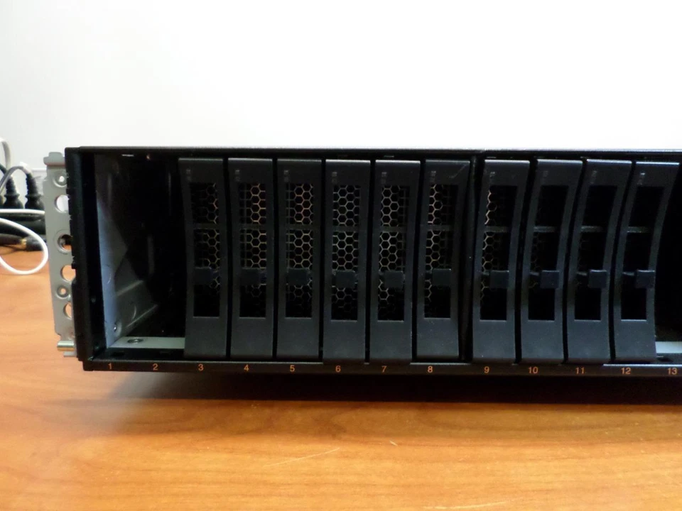 IBM EXP24SX 24 Bay SAS Storage Enclosure Chassis 5147-024 - Image 2 of 4