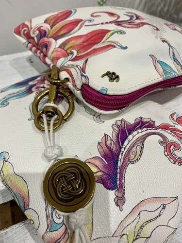 New Elliott Lucca Set of 2 Floral Leather Zip Clutch Travel Pouchette Purse Bag - Picture 6 of 11