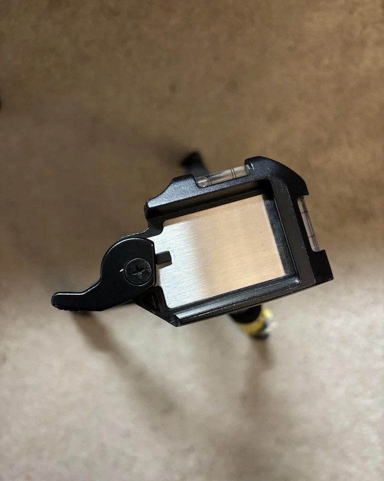 Slik Sprint 150 Aluminum Tripod with SBH-150DQ - Missing Quick Release Plate - Image 4 of 4