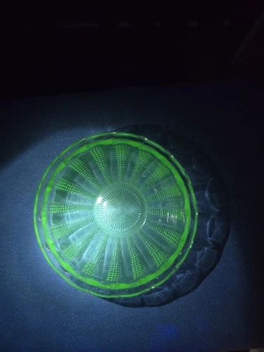 Vintage Hazel Atlas Colonial Basket Uranium Green Depression Bowl Scallop Rim 6"