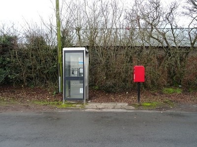 Foto A3 Elizabeth II Briefkasten und Telefonzelle, Blackford Blackford\/NY um 2019