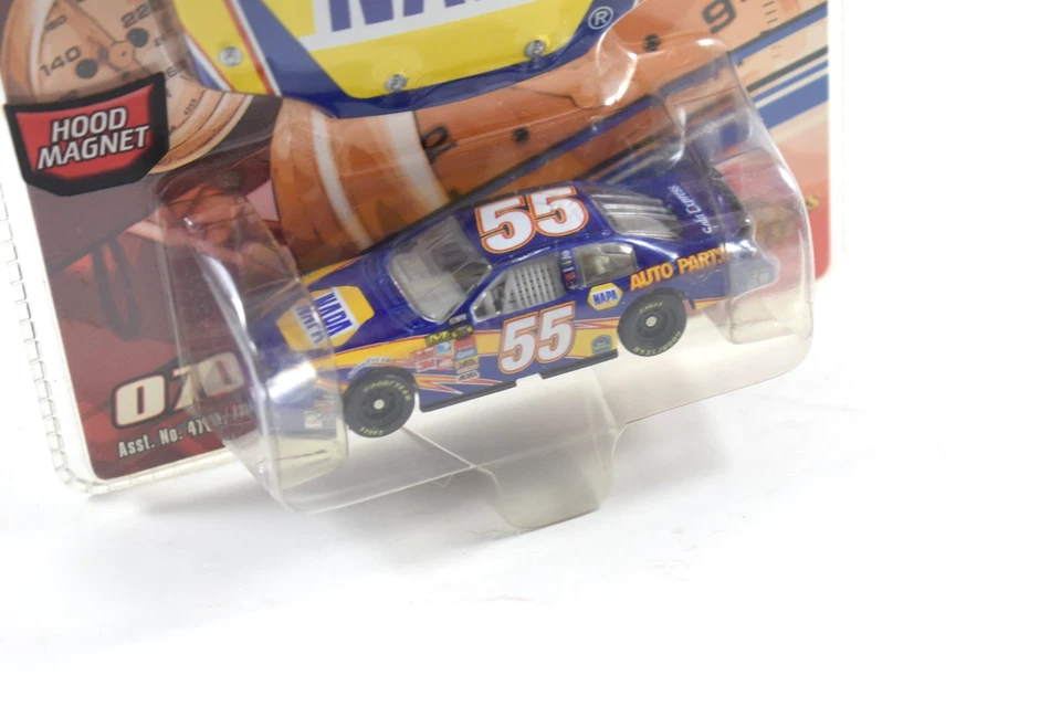 Michael Waltrip #55 NAPA Toyota Camry 2007 Winner's Circle diecast 1/64 Foto 3 de 4