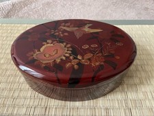 coffret ancien/ boîte à bijoux de forme ovale à décor asiatique.Japon ,Chine ?