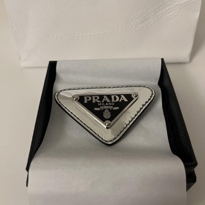 【新品】PRADA シルバー トライアングル レザーブローチ PRADA silver triangle leather brooch | eBay