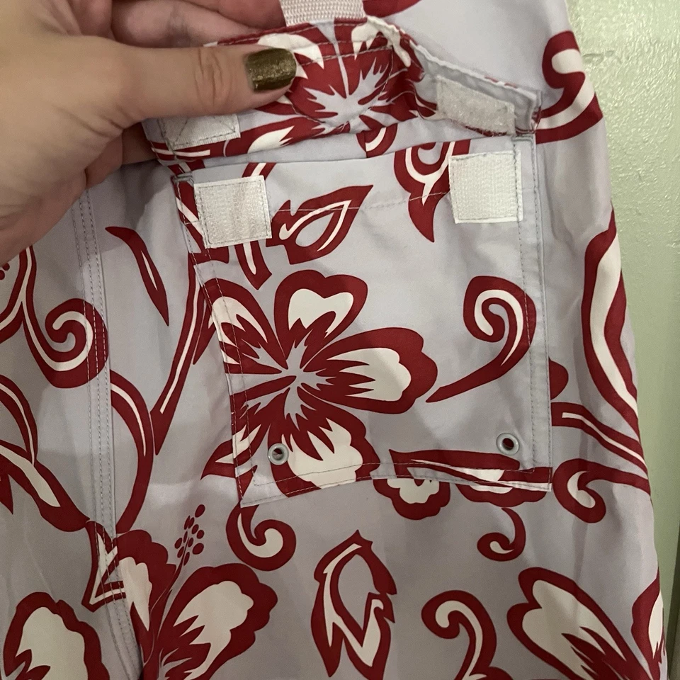 Sundek Men’s XS Gray White Red SK23 Floral Hibiscus Swim Trunks Board Shorts - Image 3 of 4