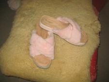 Lovely Koolaburra by Ugg Pink Roubie Fuzz Indoor/Outdoor Sandals- Size 10
