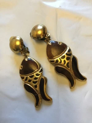 Superbes boucles d’oreilles créateur bois et serti de métal doré motif POISSON. - Photo 1/4