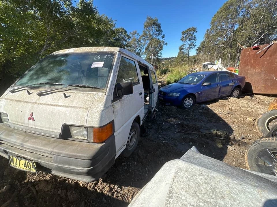 1999 Mitsubishi Express Right Front Window Glass L300 86-13 OEM #B328 - image 3 of 4