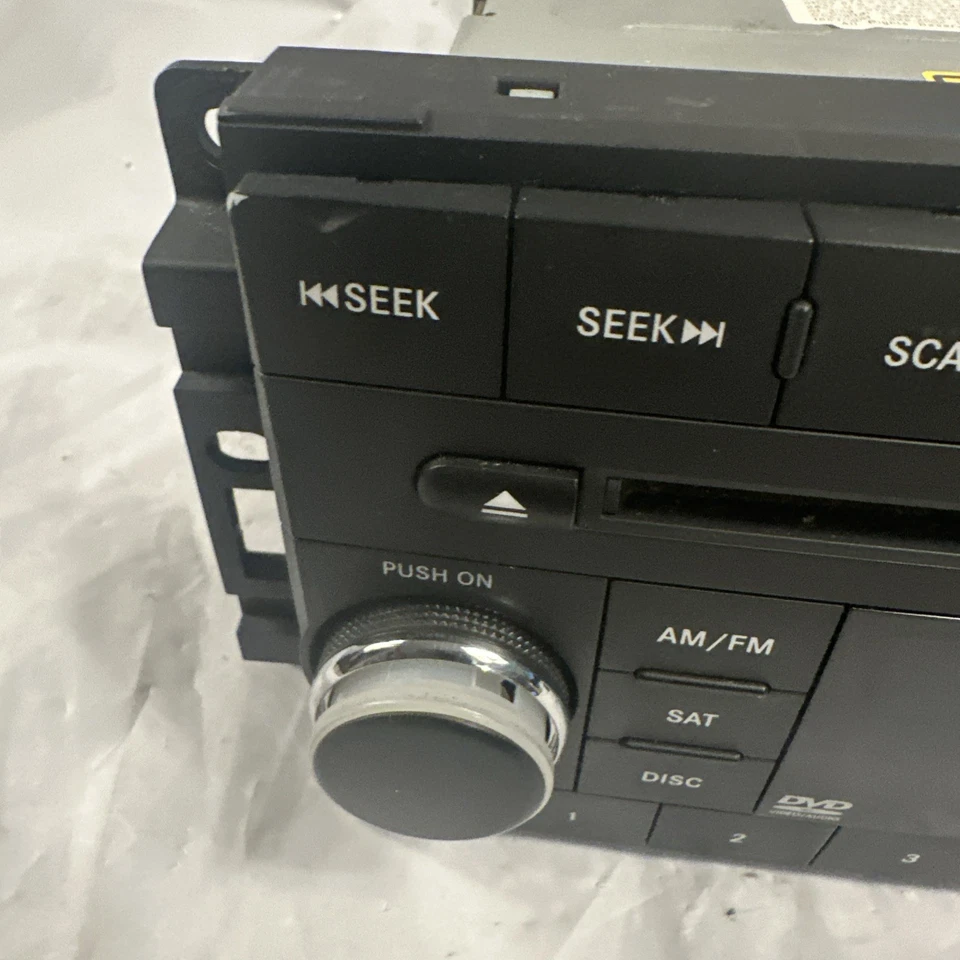 Chrysler Sebring 2007-2011 radio AM FM 6 discos DVD CD con satélite 05064922AG REQ Foto 3 de 4