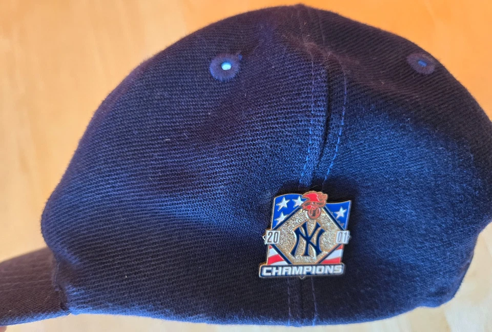 Mickey Mantle's Restaurant NYC Blue Snapback Hat & NY 2001 Champions Pin - Image 3 of 4