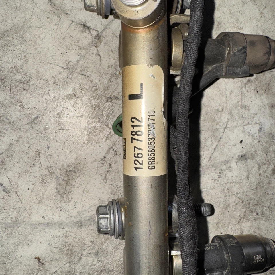 Топливные рельсы 2020 Cadillac Escalade 6,2 л L&R с инжекторами 12677812 12683522 - Изображение 3 из 4