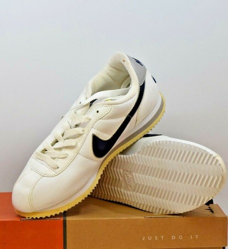 NIKE CLASSIC CORTEZ BASIC (GS) SNEAKERS WHITE/BLUE KIDS SIZE 5.5Y (302597 141) - Picture 2 of 6