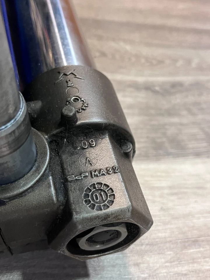 Horquilla Husqvarna TE 450 Upside Down con puentes Marzocchi Shiver USD Foto 4 de 4