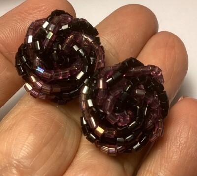 PRETTY VINTAGE PAIR OF PIERCED EARRINGS SEED BEED PURPLE & BLACK NICE 
