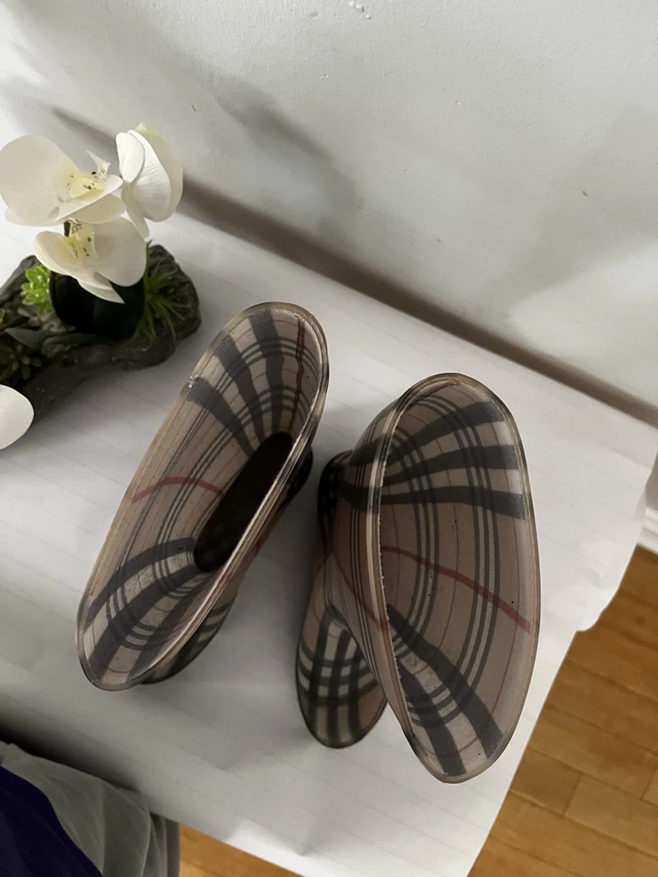 Botas de lluvia Burberry para mujer talla 38 EE. UU. 5. Excelente estado. Hecho en FRANCIA Foto 3 de 4