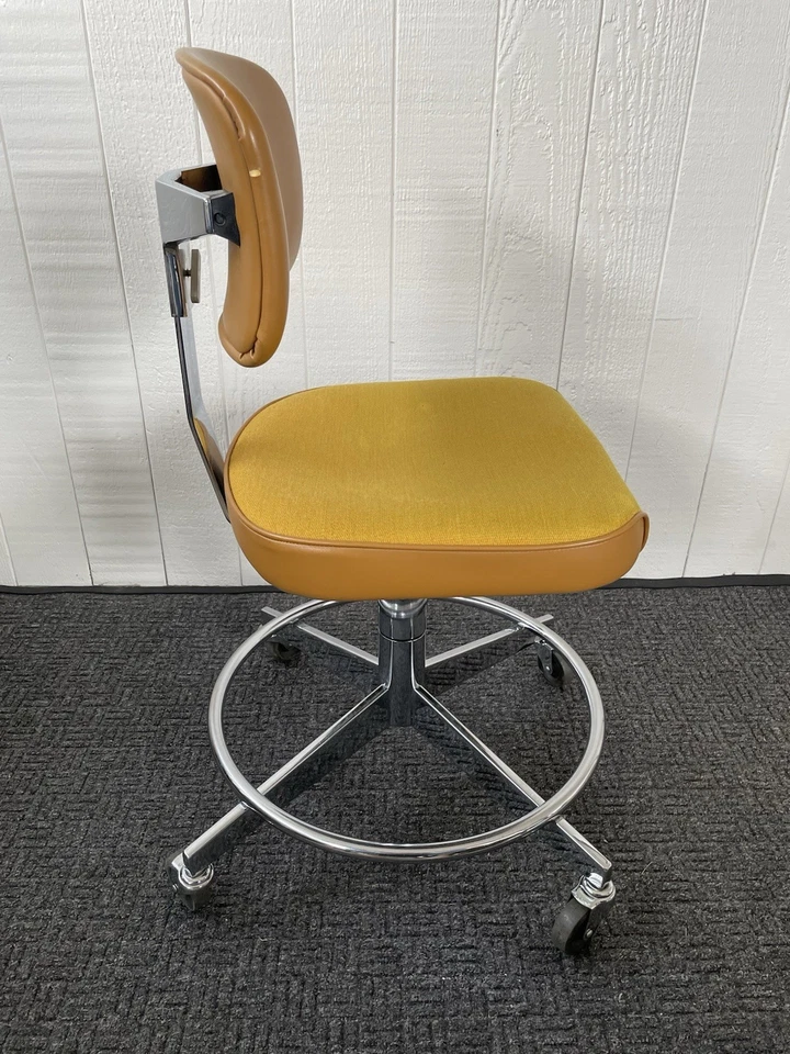 Silla de dibujo Steelcase vintage 1960 1970 MCM cromada respaldo en T amarilla rodante Foto 2 de 4