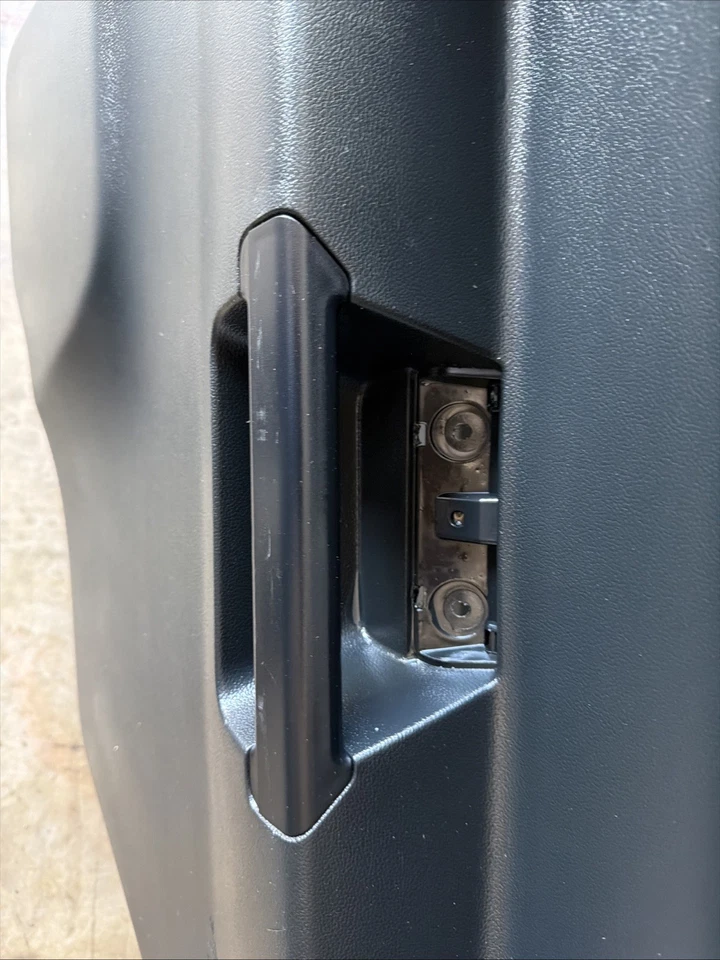 FORD EXPLORER INTERCEPTOR 25 2025 PANEL MOLDURA PUERTA TRASERA NEGRO PASAJERO DERECHO Foto 2 de 4