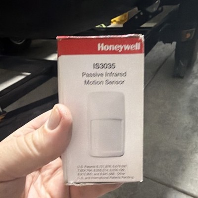 Honeywell IS3035 Wired Indoor Passive Infrared Motion Sensor White