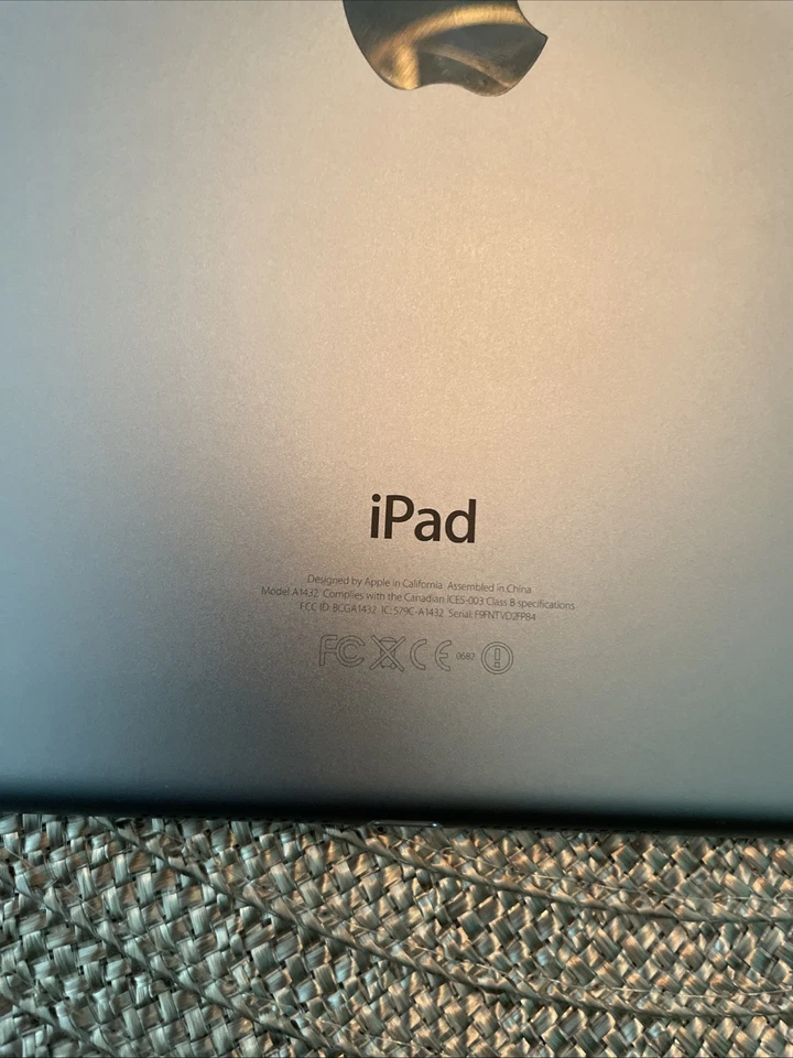 ipad mini  - Image 4 of 4