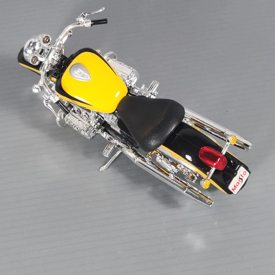 Réplica diecast de motocicleta Honda Valkyrie escala 1:18 de Maisto 2001 Foto 4 de 4