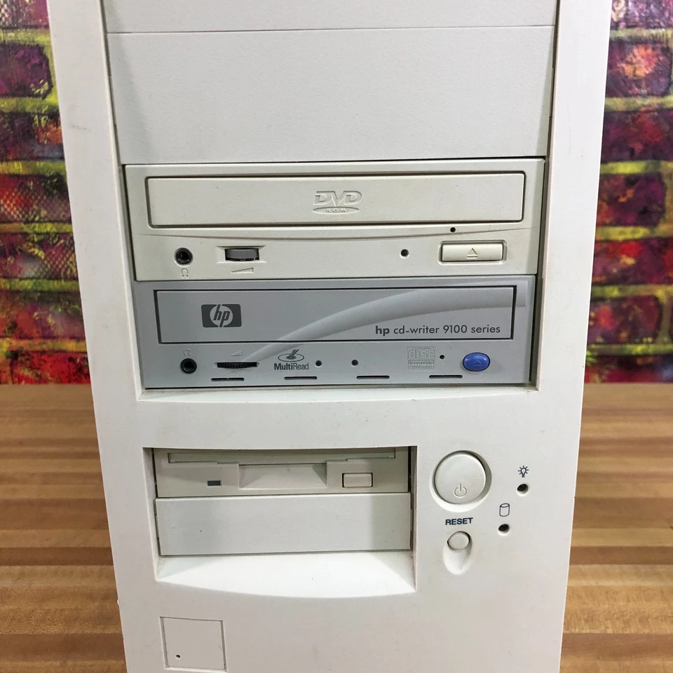 Classic Custom ATX Retro Gaming PC Computer Complete w/Power Supply & Drives - Image 3 of 4