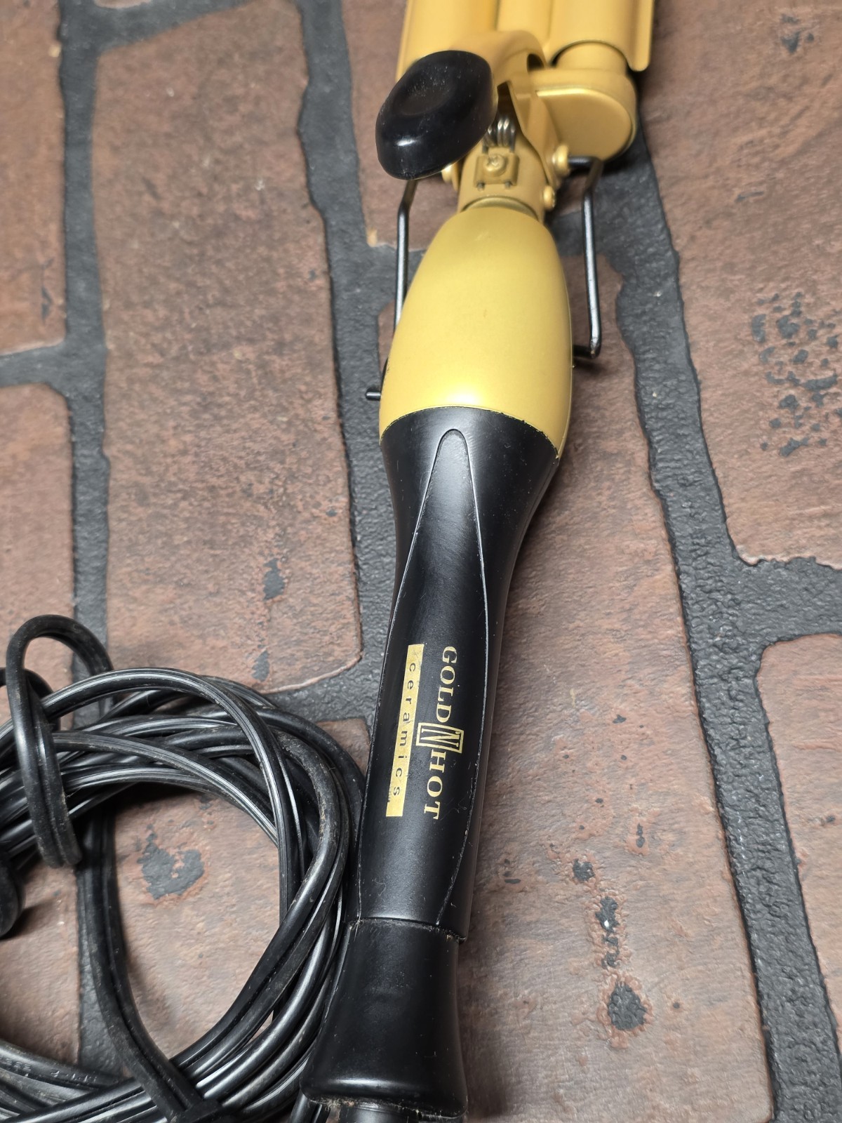 GOLD 'N HOT PROFESSIONAL CERAMIC TRIPLE BARREL WAVING IRON