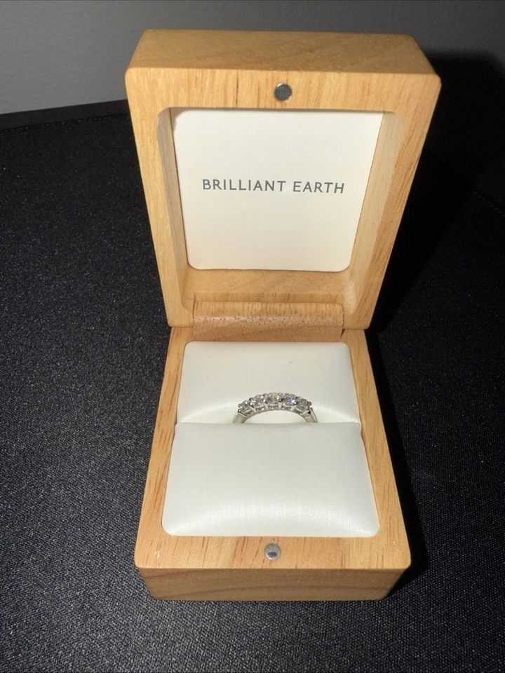 18K 白金经典五宝石钻石戒指 (1/2 克拉 tw.) Lab Grown — 第 2/4 张图片