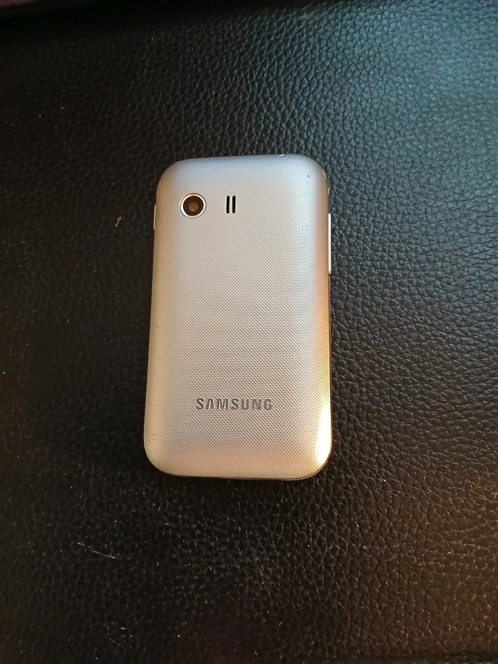 Samsung  Galaxy Y GT-S5363 - Metallic Gray (Ohne Simlock) Smartphone, Foto 3 von 3