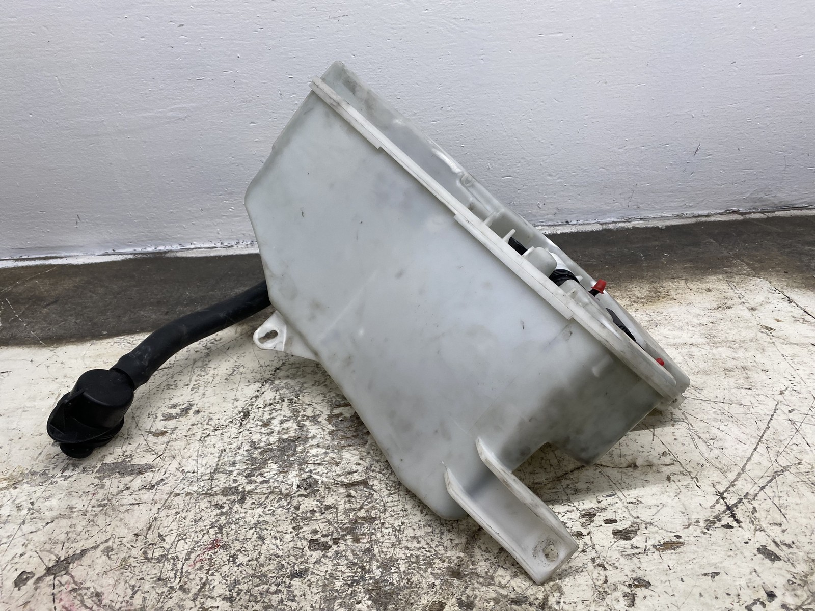 2010-2020 BENTLEY MULSANNE OEM WINDSHIELD WASHER BOTTLE FLUID TANK RESERVOIR