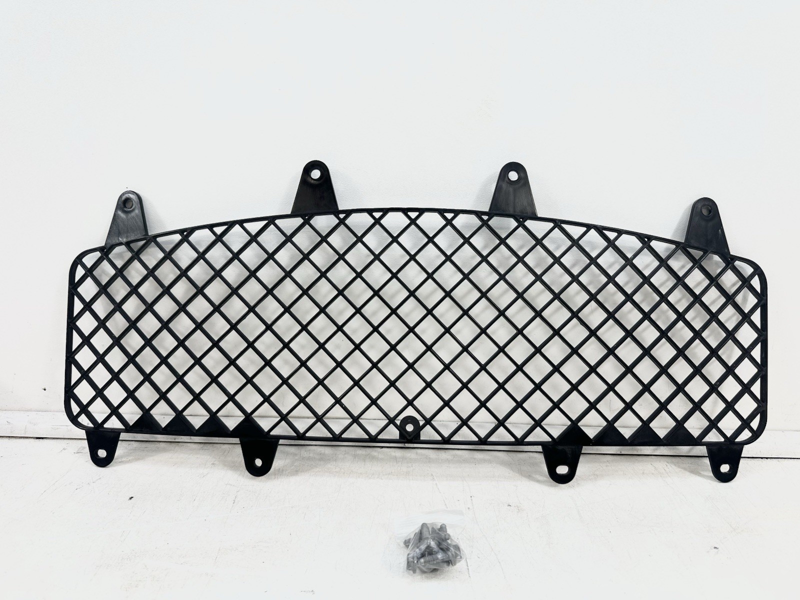 2014-2020 MASERATI GHIBLI FRONT BUMPER RADIATOR MESH GRILLE MOLDING OEM