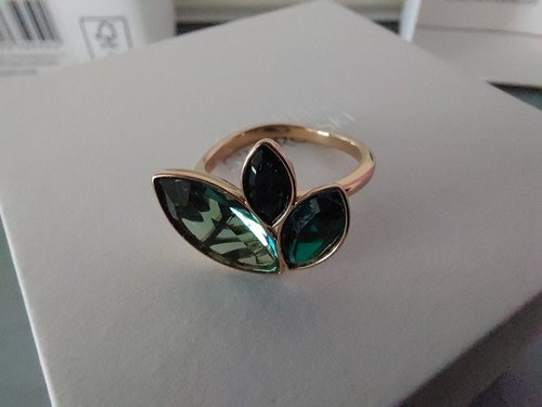 Swarovski Ring Wavy 58 gold farben 3 Steine grün 5535950 orig Verpackung