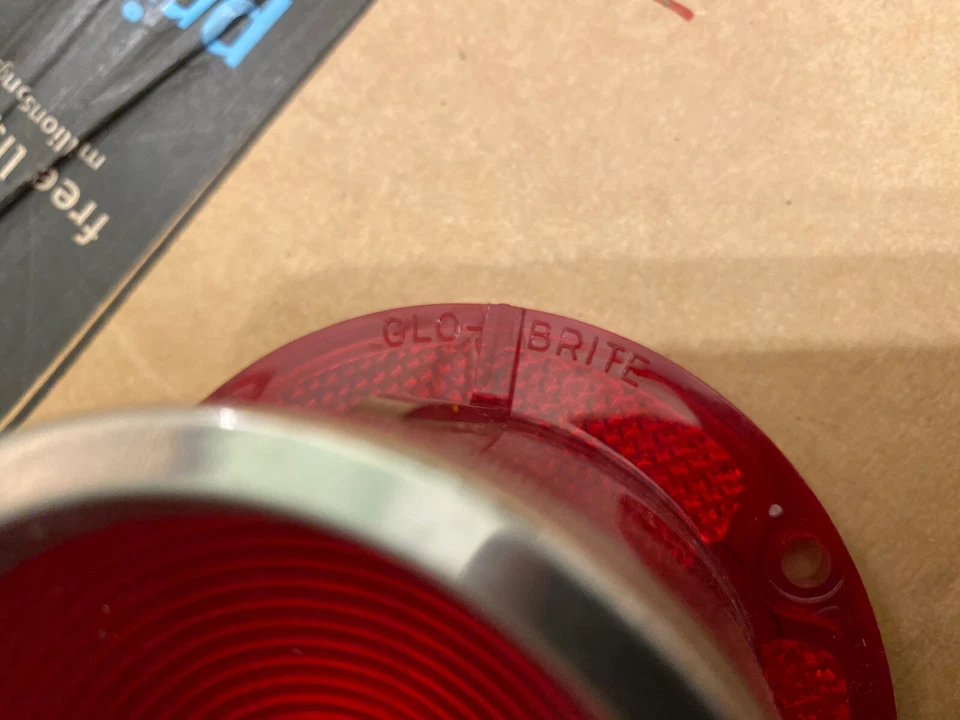 Pontiac Bonneville Glo Brite 1961 lente de luz trasera NORS NOS Foto 2 de 4