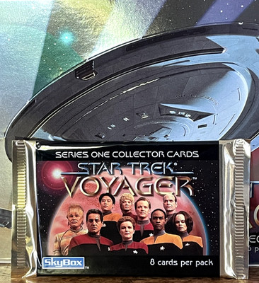 1995 SKYBOX STAR TREK  VOYAGER   (Series One)   PACK 8 Cards US IMPORT SEALED!