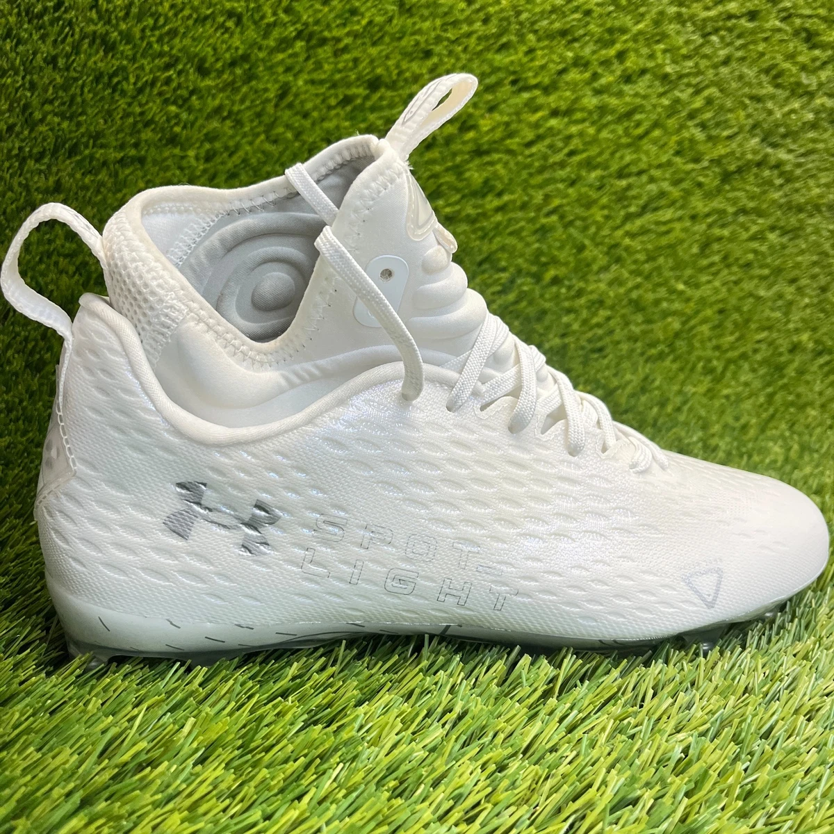 Preços baixos em 9 Branco Under Armour Chuteiras e Tênis de