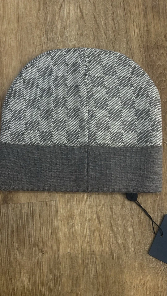 Gorro Louis Vuitton cinza, tamanho único, novo em folha e não usado - Imagem 2 de 3